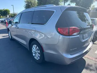 Chrysler Pacifica 2018 Touring L 4dr Mini-Van