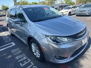 Chrysler Pacifica 2018 Touring L 4dr Mini-Van