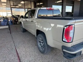 GMC Canyon 2021 4x4 AT4 4dr Crew Cab 5 ft. SB (Cloth)