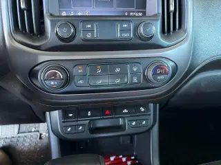 GMC Canyon 2021 4x4 AT4 4dr Crew Cab 5 ft. SB (Cloth)