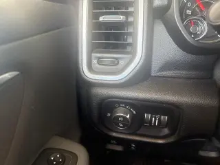 Ram 1500 2019 4x4 Big Horn 4dr Crew Cab 5.6 ft. SB Pickup
