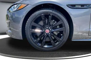 Jaguar XE 2017 AWD 35t R-Sport 4dr Sedan