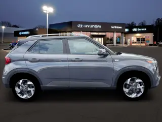 Hyundai VENUE 2026 SEL 4dr Crossover w/Two-Tone Roof