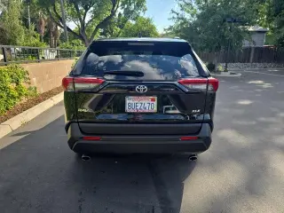 Toyota RAV4 2021 XLE Premium 4dr SUV