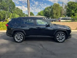 Toyota RAV4 2021 XLE Premium 4dr SUV