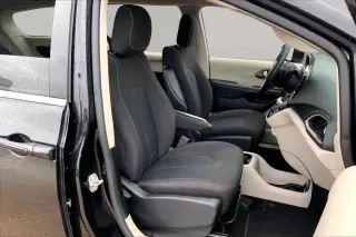 Chrysler Voyager 2023 LX 4dr Mini-Van