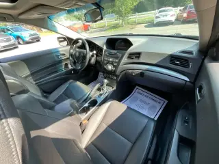 Acura ILX 2013 2.0L 4dr Sedan w/Technology Package