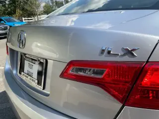 Acura ILX 2013 2.0L 4dr Sedan w/Technology Package