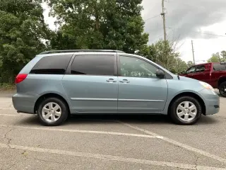 Toyota Sienna 2006 CE 7-Passenger 4dr Mini-Van
