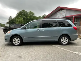 Toyota Sienna 2006 CE 7-Passenger 4dr Mini-Van