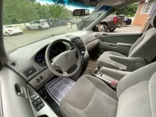Toyota Sienna 2006 CE 7-Passenger 4dr Mini-Van