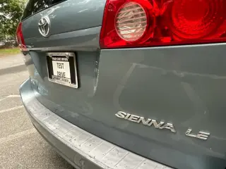 Toyota Sienna 2006 CE 7-Passenger 4dr Mini-Van