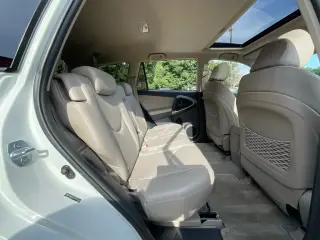 Toyota RAV4 2007 Limited 4dr SUV 4WD V6