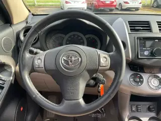 Toyota RAV4 2007 Limited 4dr SUV 4WD V6