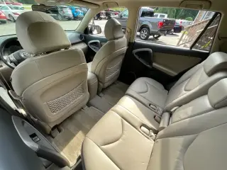 Toyota RAV4 2007 Limited 4dr SUV 4WD V6