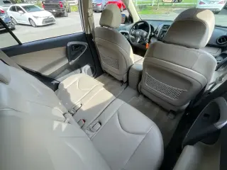 Toyota RAV4 2007 Limited 4dr SUV 4WD V6