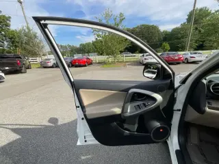 Toyota RAV4 2007 Limited 4dr SUV 4WD V6