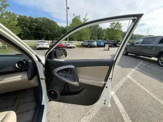 Toyota RAV4 2007 Limited 4dr SUV 4WD V6