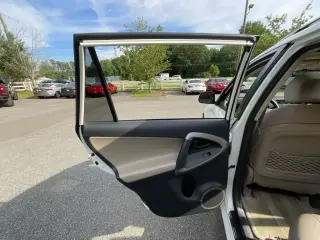 Toyota RAV4 2007 Limited 4dr SUV 4WD V6