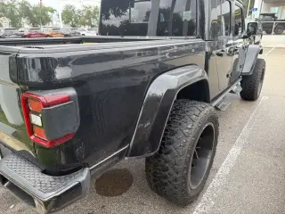 Jeep Gladiator 2021 4x4 Overland 4dr Crew Cab 5.0 ft. SB