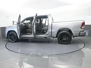 Ram 1500 2021 4x2 Big Horn 4dr Crew Cab 5.6 ft. SB Pickup