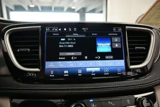 Chrysler Pacifica Plug-In Hybrid 2023 Touring L 4dr Mini-Van