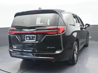 Chrysler Pacifica Plug-In Hybrid 2023 Touring L 4dr Mini-Van
