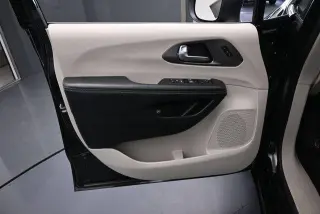 Chrysler Pacifica Plug-In Hybrid 2023 Touring L 4dr Mini-Van