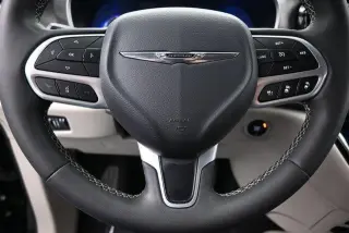 Chrysler Pacifica Plug-In Hybrid 2023 Touring L 4dr Mini-Van