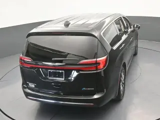 Chrysler Pacifica Plug-In Hybrid 2023 Touring L 4dr Mini-Van