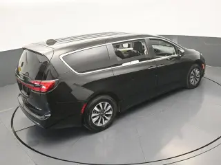 Chrysler Pacifica Plug-In Hybrid 2023 Touring L 4dr Mini-Van