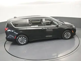 Chrysler Pacifica Plug-In Hybrid 2023 Touring L 4dr Mini-Van