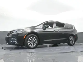 Chrysler Pacifica Plug-In Hybrid 2023 Touring L 4dr Mini-Van