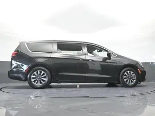 Chrysler Pacifica Plug-In Hybrid 2023 Touring L 4dr Mini-Van