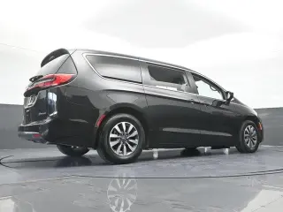 Chrysler Pacifica Plug-In Hybrid 2023 Touring L 4dr Mini-Van