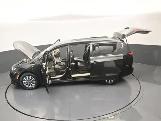 Chrysler Pacifica Plug-In Hybrid 2023 Touring L 4dr Mini-Van