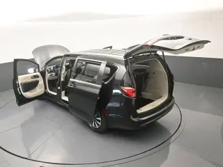 Chrysler Pacifica Plug-In Hybrid 2023 Touring L 4dr Mini-Van