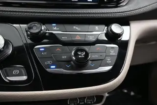 Chrysler Pacifica Plug-In Hybrid 2023 Touring L 4dr Mini-Van