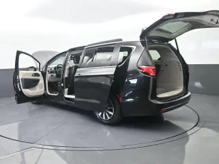 Chrysler Pacifica Plug-In Hybrid 2023 Touring L 4dr Mini-Van