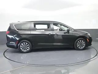 Chrysler Pacifica Plug-In Hybrid 2023 Touring L 4dr Mini-Van