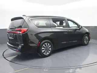 Chrysler Pacifica Plug-In Hybrid 2023 Touring L 4dr Mini-Van
