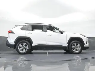 Toyota RAV4 2025 XLE 4dr SUV