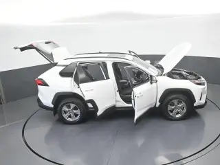 Toyota RAV4 2025 XLE 4dr SUV