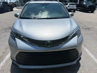 Toyota Sienna 2024 XLE 8-Passenger 4dr Mini-Van