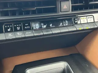Toyota Crown Signia 2025 AWD XLE 4dr Crossover