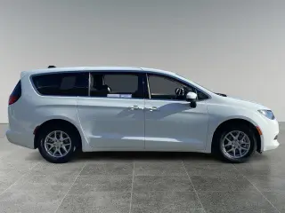 Chrysler Voyager 2023 LX 4dr Mini-Van