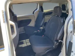 Chrysler Voyager 2023 LX 4dr Mini-Van