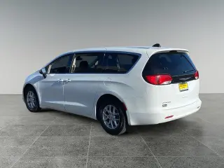 Chrysler Voyager 2023 LX 4dr Mini-Van