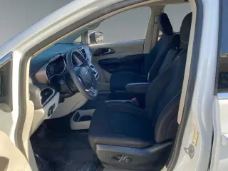 Chrysler Voyager 2023 LX 4dr Mini-Van