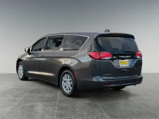 Chrysler Voyager 2023 LX 4dr Mini-Van